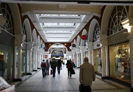 Emphasis on online shopping and early discounts meant shoppers waited until as late as possible to complete their festive spending.